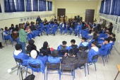 La charla se efectu&oacute; en el auditorio del colegio