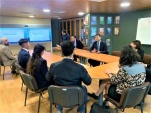 Los cuatro estudiantes de derecho recibieron la bienvenida de Pablo Aranda y Humberto S&aacute;nchez.