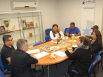 Los representantes de cinco colectividades de migrantes en la reuni&oacute;n en las oficinas de la Defensor&iacute;a Regional de Tarapac&aacute;. 