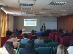 &Aacute;ngela Morales durante su exposici&oacute;n  destinada a funcionario de Gendarmer&iacute;a de toda la Regi&oacute;n del Biob&iacute;o. 