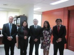 La imagen muestra a todos los asistentes a la reuni&oacute;n entre Milton Juica (al centro) y Roberto Vega (derecha).