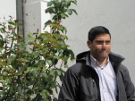 El carabinero Cristian P&eacute;rez volvi&oacute; a Cisnes tras ser absuelto, pero quiere irse para estar cerca de sus hijos y trabajar con tranquilidad.