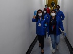 Defensores penales p&uacute;blicos ingresando a visita en complejo penitenciario.
