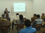 El jefe de Estudios, Leonardo D&iacute;az, orient&oacute; a los internos.