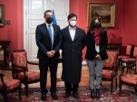 Defensor Nacional Carlos Mora Jano junto al Presidente Gabriel Boric y la Ministra de Justicia y DDHH Marcela R&iacute;os