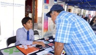 El asistente de Mejillones atendi&oacute; a numeroso publico en Plaza Ciudadana