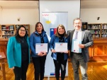 La Seremi de Justicia, Paula Guti&eacute;rrez (a la izquierda) con Karem, Artemiza y el Defensor Regional Claudio P&eacute;rez.