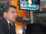 El nuevo Jefe de Estudios de la Defensor&iacute;a Regional de Tarapac&aacute;, Gabriel Carri&oacute;n, en una entrevista de radio en Iquique