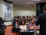 M&aacute;s de 50 integrantes de la carrera de Servicio Social participaron en la charla. 