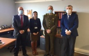 General Claudio Valencia y plana directiva Defensor&iacute;a Regional Los R&iacute;os. Fotograf&iacute;a colaboraci&oacute;n Karin Smidth 