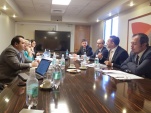 Carlos Mora, a la derecha, expuso junto al resto de los directivos de la Defensor&iacute;a ante los representantes de la CIDH.