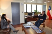 Defensora Regional B&aacute;rbara Katz junto al Intendente de La Araucan&iacute;a Francisco Huenchumilla