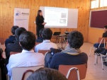 Barbara Conteras, defensora penal juvenil durante su exposicion ante alumnos de Talca.