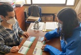 La asistente social, Yesenia Cort&eacute;s difunde la defensa especializada ind&iacute;gena a funcionarios de CONADI Atacama. 