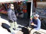 El Defensor Ind&iacute;gena Rodrigo Torres, junto a los habitantes de Parinacota.  