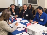 El Defensor Nacional (a la izquierda), durante las reuniones de Aidef en Washington DC.