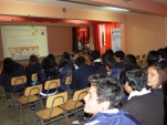 Los estudiantes del Liceo &ldquo;Bernardo O&rsquo;Higgins&rdquo; de Iquique en la charla a cargo de la Jefa de Estudios de la Defensor&iacute;a Regional de Tarapac&aacute;.