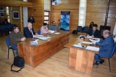 En la sala de eventos de Villa O'Higgins se desarrollaron audiencias penales programadas. La defensa fue asumida por el Defensor Regional.