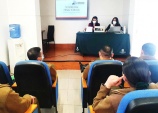 Las defensoras Marcela Araya y Francisca Tello en capacitaci&oacute;n del ciclo de talleres que la Defensor&iacute;a Local de &Ntilde;u&ntilde;oa desarrolla en comisar&iacute;as
