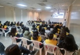 La abogada Roc&iacute;o Burgess y la trabajadora social Catalina Rubio, conversaron con adolescentes del Colegio Alem&aacute;n de Chill&aacute;n