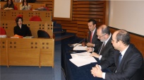 Defensor Regional Carlos Mora firma convenio sobre pasant&iacute;as con decano de Derecho de Universidad de Los Andes Alejandro Romero