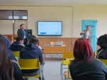Ambos profesionales expusieron ante 35 estudiantes