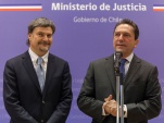 Al presentar al nuevo Defensor Nacional, Andr&eacute;s Mahnke Malschafsky, el ministro de Justicia valor&oacute; su experiencia sectorial.