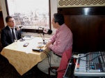 El Jefe de Estudios de la Defensor&iacute;a Regional de Tarapac&aacute; en plena entrevista con el conductor de Radio Caribe de Iquique. 