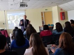 Cerca de 50 alumnos asistieron al conversatorio