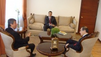 El Defensor Regional y el Jefe de la Unidad de Estudios junto al nuevo Presidente de la Corte de Apelaciones rancaguina
