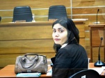 La defensora penal p&uacute;blica Carolina Arancibia en los minutos previos al juicio.