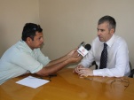Ra&uacute;l Palma (derechoa), entrevistado por el periodista Enzo Contreras (izquierda), de radio Maray de 