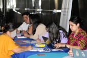 En la foto el equipo de profesionales de la DPP &Ntilde;uble atendiendo e informando a las mujeres del Centro Penitenciario Femenino de Bulnes