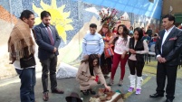 La Defensora participando en ritual atacame&ntilde;o para pedir parabienes a la Madre Tierra