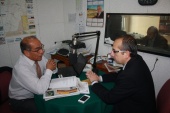 El Jefe de Estudios, Renato Gonz&aacute;lez conversa con el locutor de Radio UDA, Juan Soto.