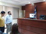 Los directivos de la Region de Antofagasta revisan la conexion para dar inicio a controles de detenci&oacute;n remotos
