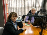 Mar&iacute;a Soledad Llorente junto a Pedro Roa, director de la Radio Quell&oacute;n FM. 