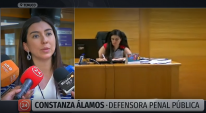 Defensora Constanza &Aacute;lamos conversa con los medios a la salida de la audiencia 