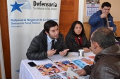 Defensor Juan Pablo Alday, asistente Luz Carrillo y el conductor Marco Mu&ntilde;oz, participaron de una plaza de justicia en la sede vecinal de Cunco