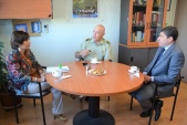 La Defensora Regional recibi&oacute; en su despacho al nuevo jefe zonal de Carabineros