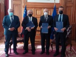 Defensor Nacional Carlos Mora Jano, junto al Presidente de la Corte de Suprema Juan Eduardo Fuentes y el Fiscal Nacional Jorge Abbott
