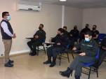 El Defensor Regional de Tarapac&aacute; en su exposici&oacute;n ante los funcionarios de Gendarmer&iacute;a.