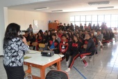 Muy atentos estuvieron los estudiantes del colegio Manantiales durante la exposici&oacute;n de la defensora penal juvenil.