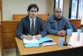 Julio Paillacar junto al defensotr local, Sebasti&aacute;n Lagos.