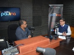 El Defensor Regional de Tarapac&aacute; en los estudios de Radio Paulina