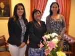 La nueva presidenta de la Corte temuquense, Mar&iacute;a Elena Llanos, captada entre Sandra Haro (izquierda) y B&aacute;rbara Katz (derecha).