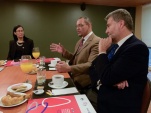 El Defensor Nacional, Andr&eacute;s Mahnke, dio la bienvenida a los defensores de Rep&uacute;blica Dominicana. A su lado, Rodolfo Valent&iacute;n Santos.