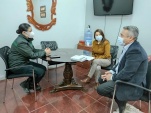 la Defensora Regioanl Loreto Flores , en reuni&oacute;n de coordinaci&oacute;n con la alcaide Luc&iacute;a Vega,, dell CPF Santiago.