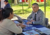 Defensor Regional Marco Montero en terreno en atenci&oacute;n de p&uacute;blico. 