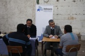 El Defensor Regional, Ra&uacute;l Palma y el Asesor Jur&iacute;dico, Omar Campillay atienden a internos condenados en el CCP de Copiap&oacute;.